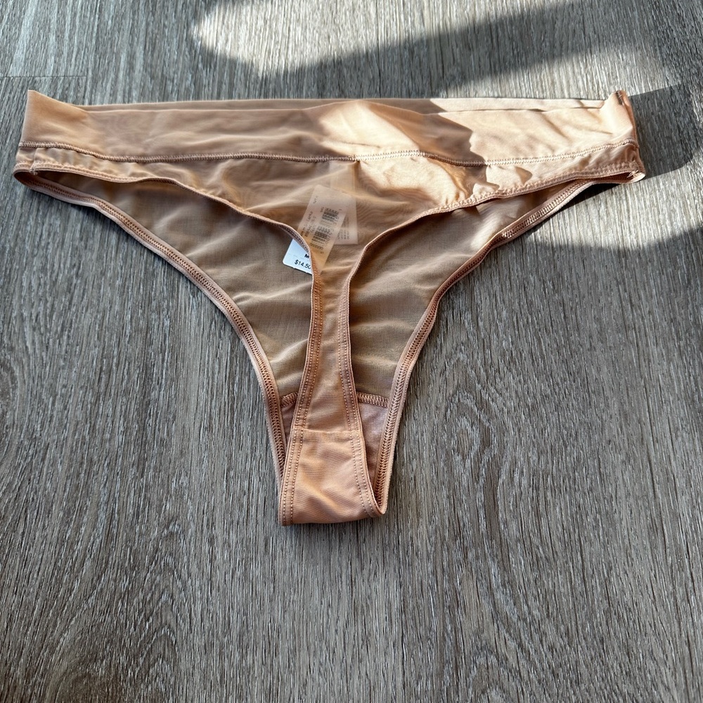 Gap Thong - Picture 2 of 4